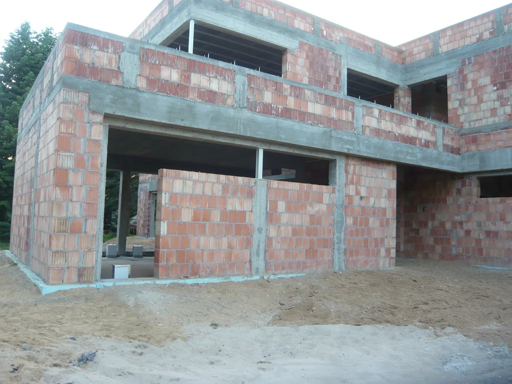 Budowa domu jednorodzinnego, mury pustak maxi, strop żelbetowy, strop terriva, elementy konstrukcyjne, nadproża, 
