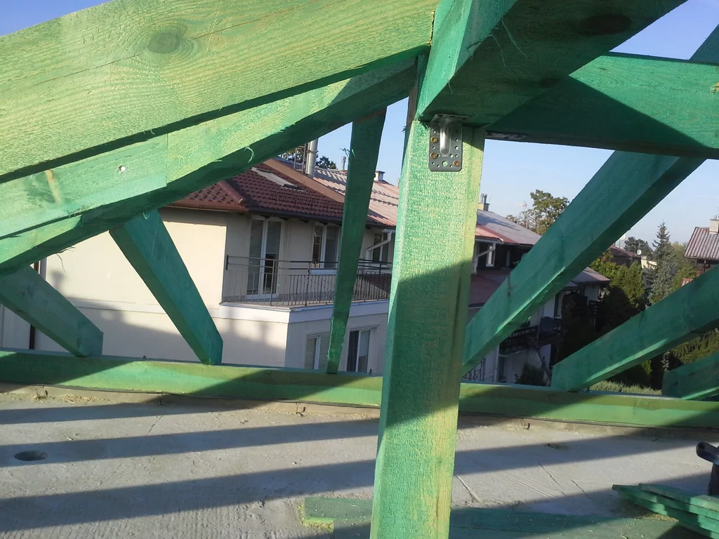 widok na detal więźby dachowej