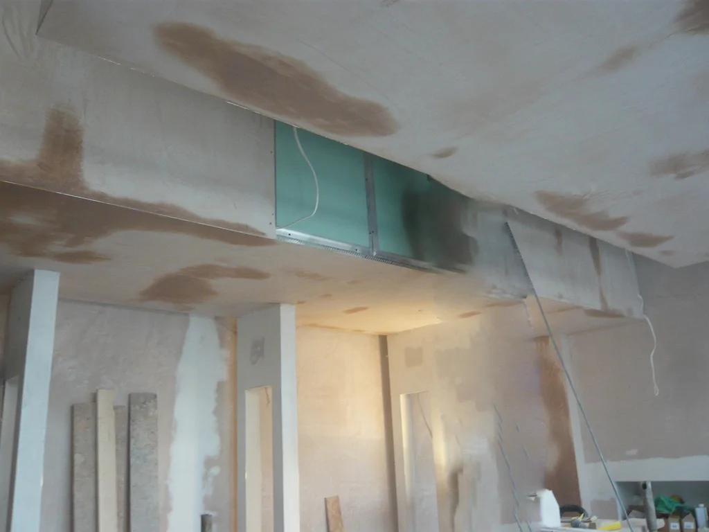 Sufit podwieszany z płyt gk i przygotowanie wentylacji w trakcie remontu Green Caffè Nero