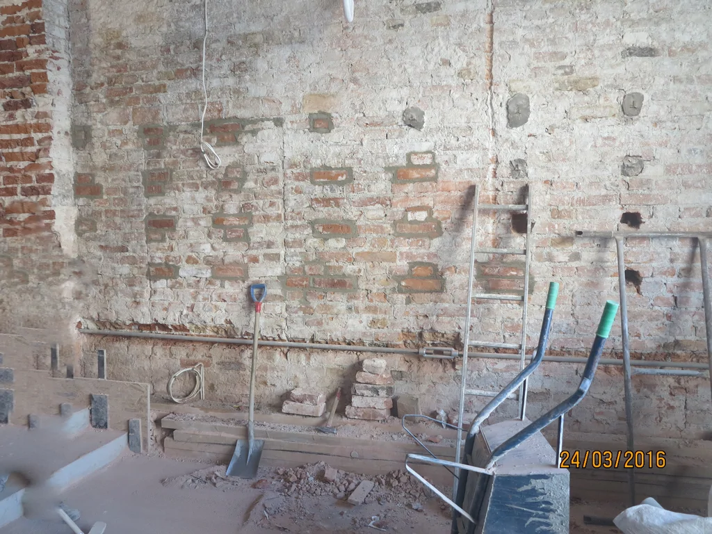 skute tynki na ścianach 