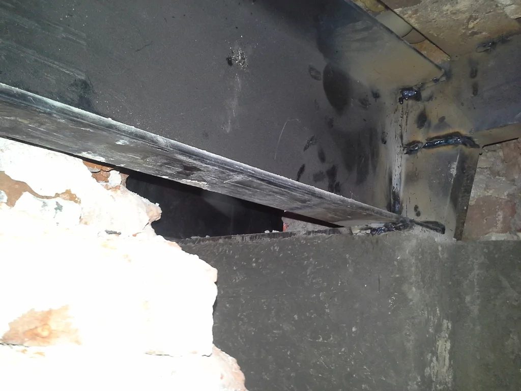 montaż belki stalowej