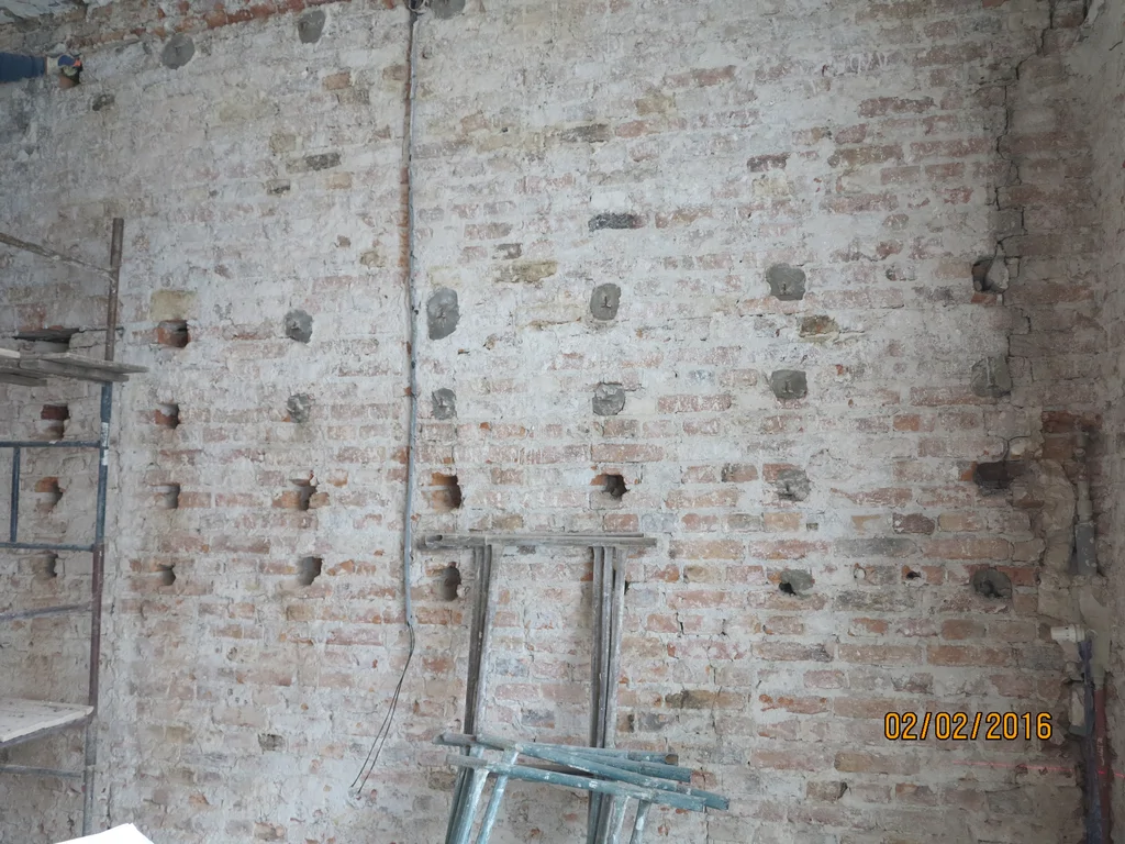 skute tynki na ścianach 