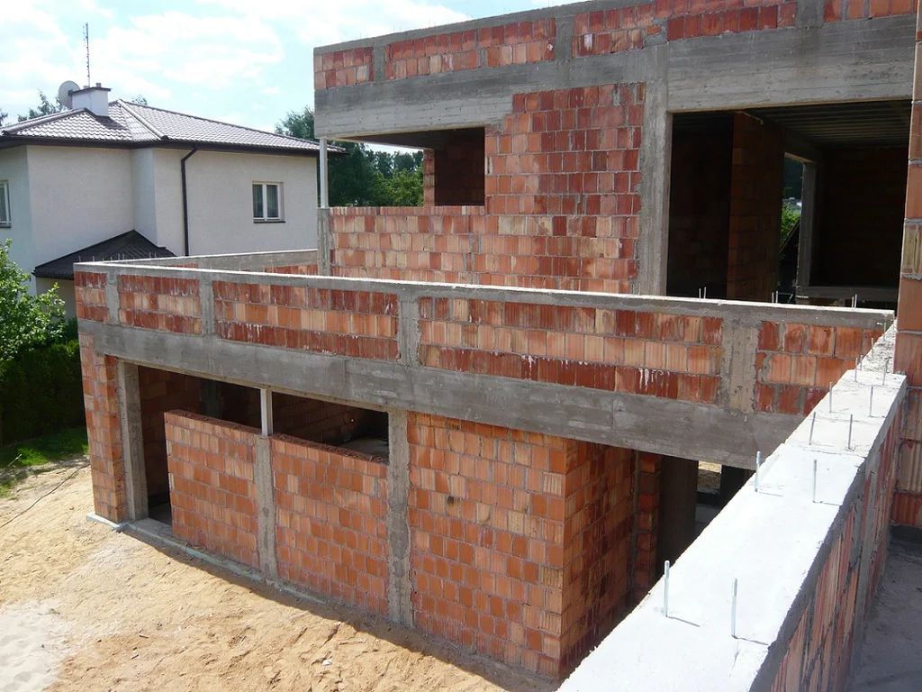 Budowa domu jednorodzinnego, mury pustak maxi, strop żelbetowy, strop terriva, elementy konstrukcyjne, nadproża, 