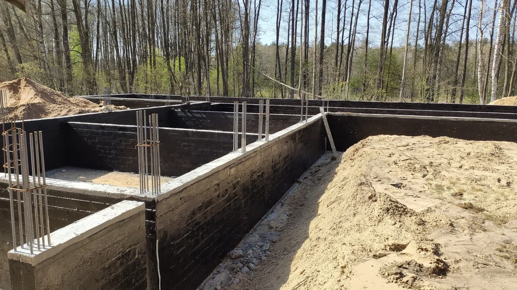 Zbrojenie wyprowadzeń pod słupy/rdzenie żelbetowe w strefie ścian fundamentowych