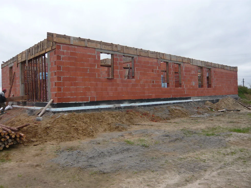 Budowa Domu jednorodzinnego, stan surowy, ściany parteru