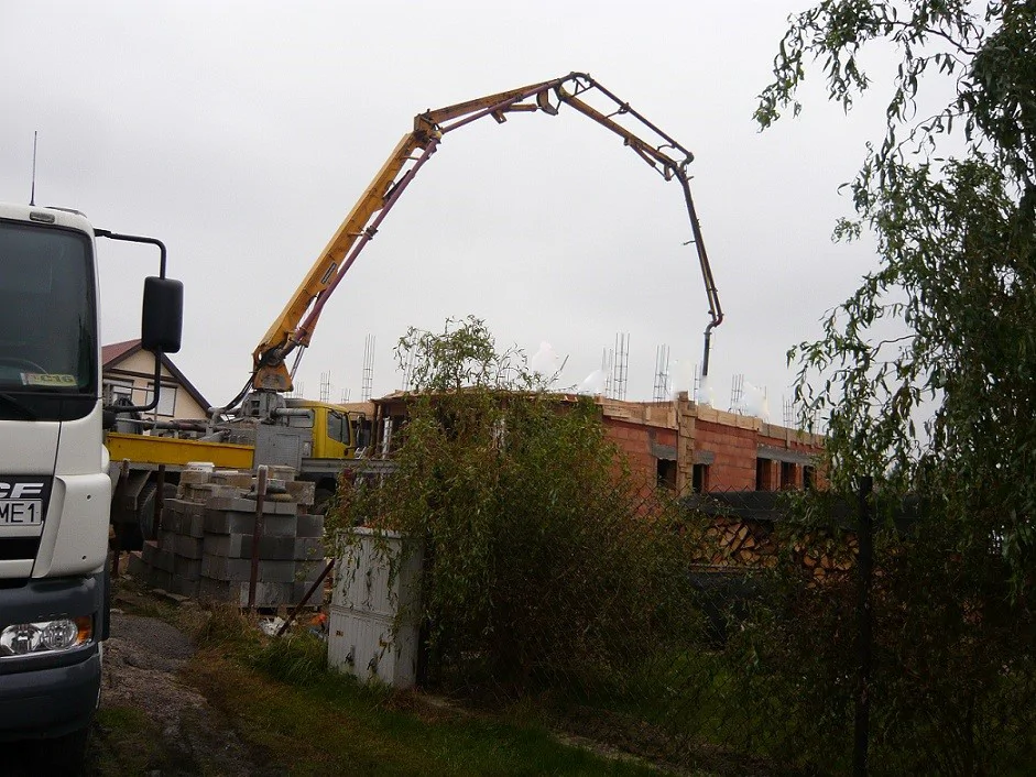 Budowa Domu Jednorodzinnego, stan surowy, wylewanie stropu