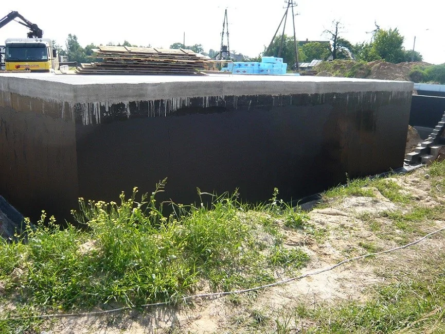 Budowa Domu jednorodzinnego, stan surowy, płyta fundamentowa piwnicy w technologii białej wanny, Izolacje,