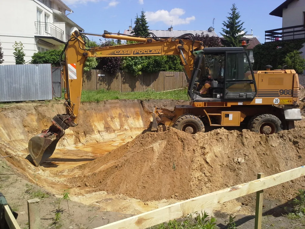 Budowa domu jednorodzinnego z piwnicą, wykop pod piwnicę