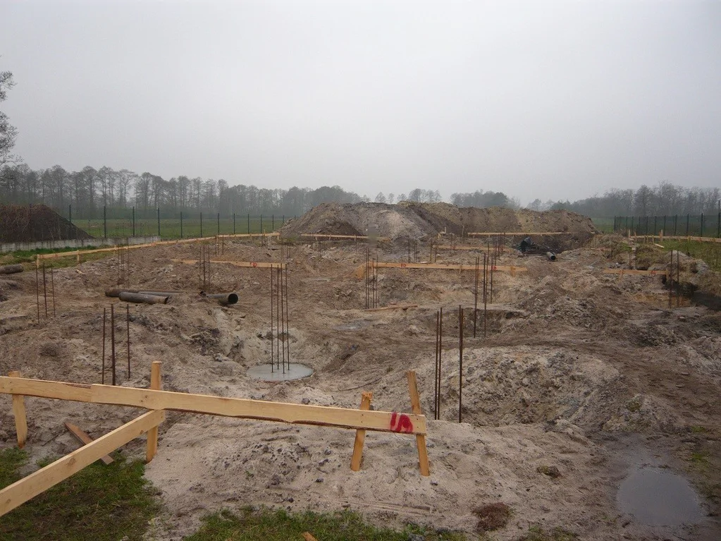 Budowa, wykopy, fundamenty, studnie 