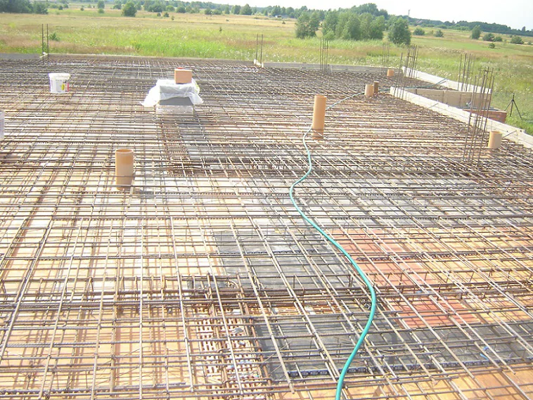 Budowa domu w stanie surowym, zbrojenie stropu