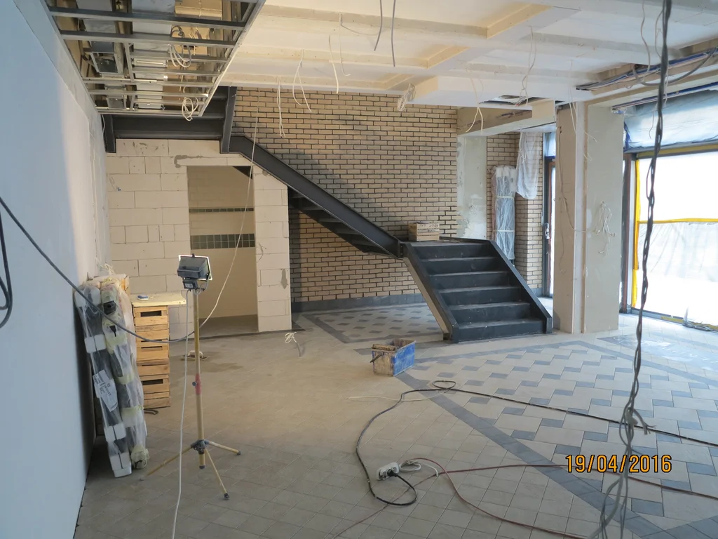 Remont budynku, Schody wewnętrzne, ściany murowane z cegły 