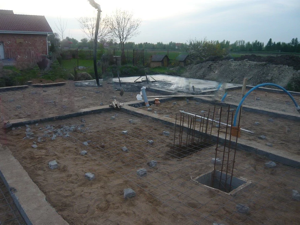 Budowa domu jednorodzinnego, stan surowy