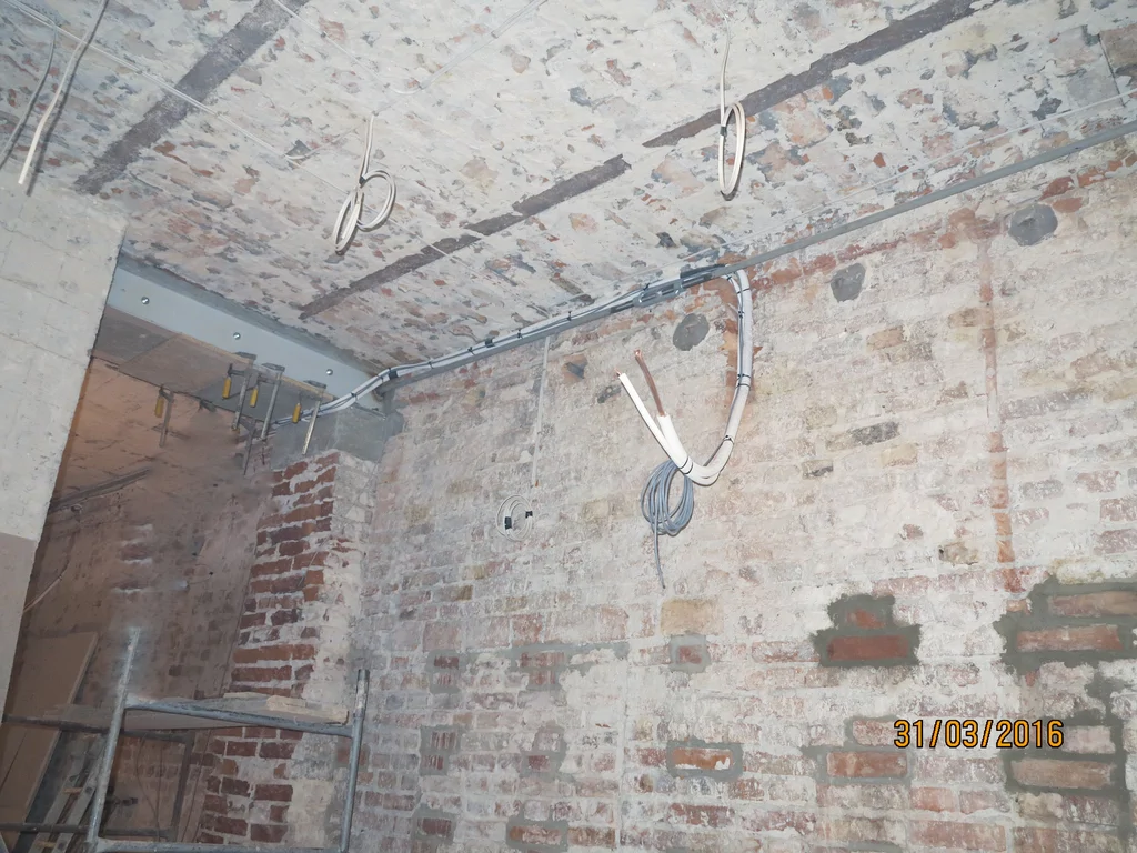 skute tynki na ścianach i stropach 