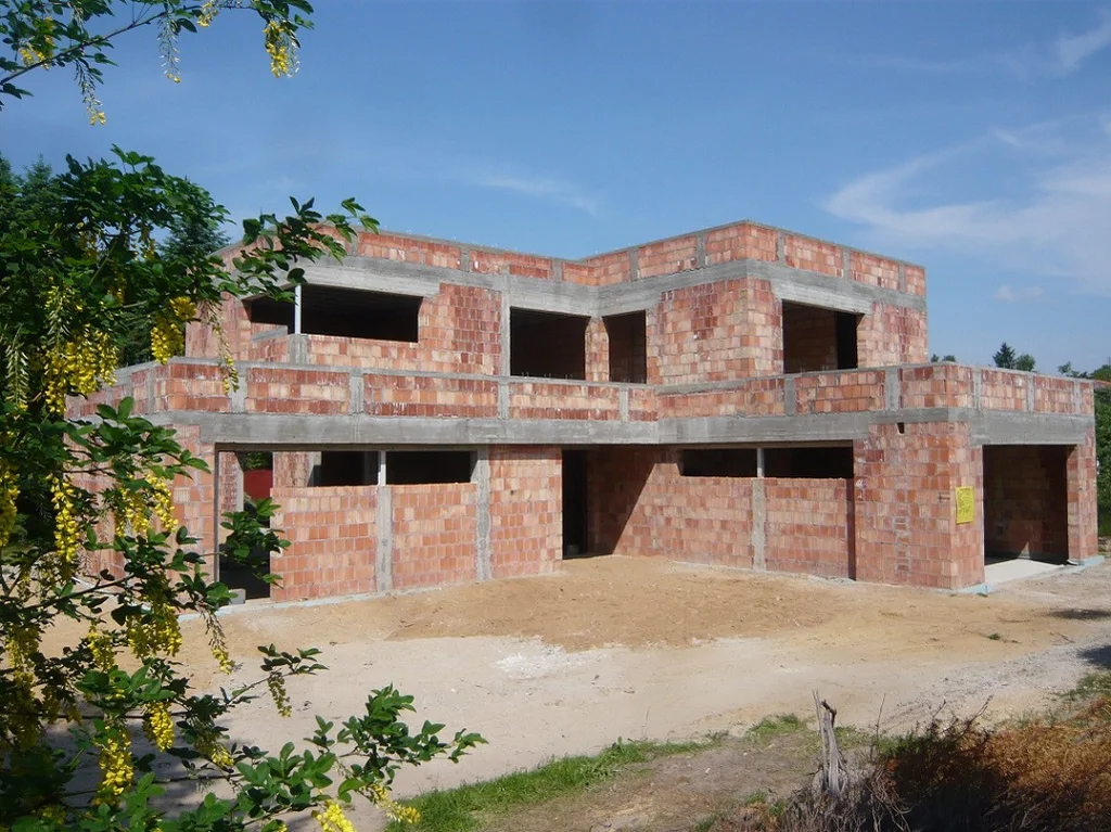 Budowa domu jednorodzinnego, mury pustak maxi, strop żelbetowy, strop terriva, elementy konstrukcyjne, nadproża, 