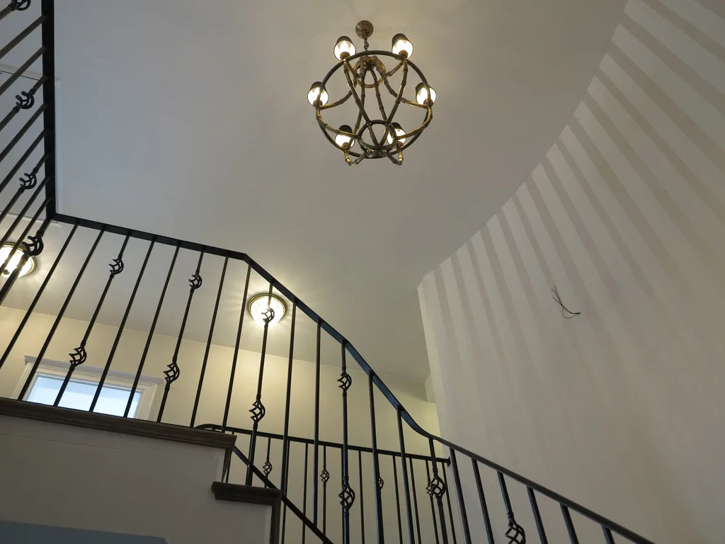 płytki w różne wzory, oświetlenie led