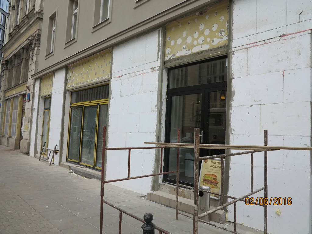 zdjęcie budynku z zewnątrz, elewacja przygotowana do wykończenia 